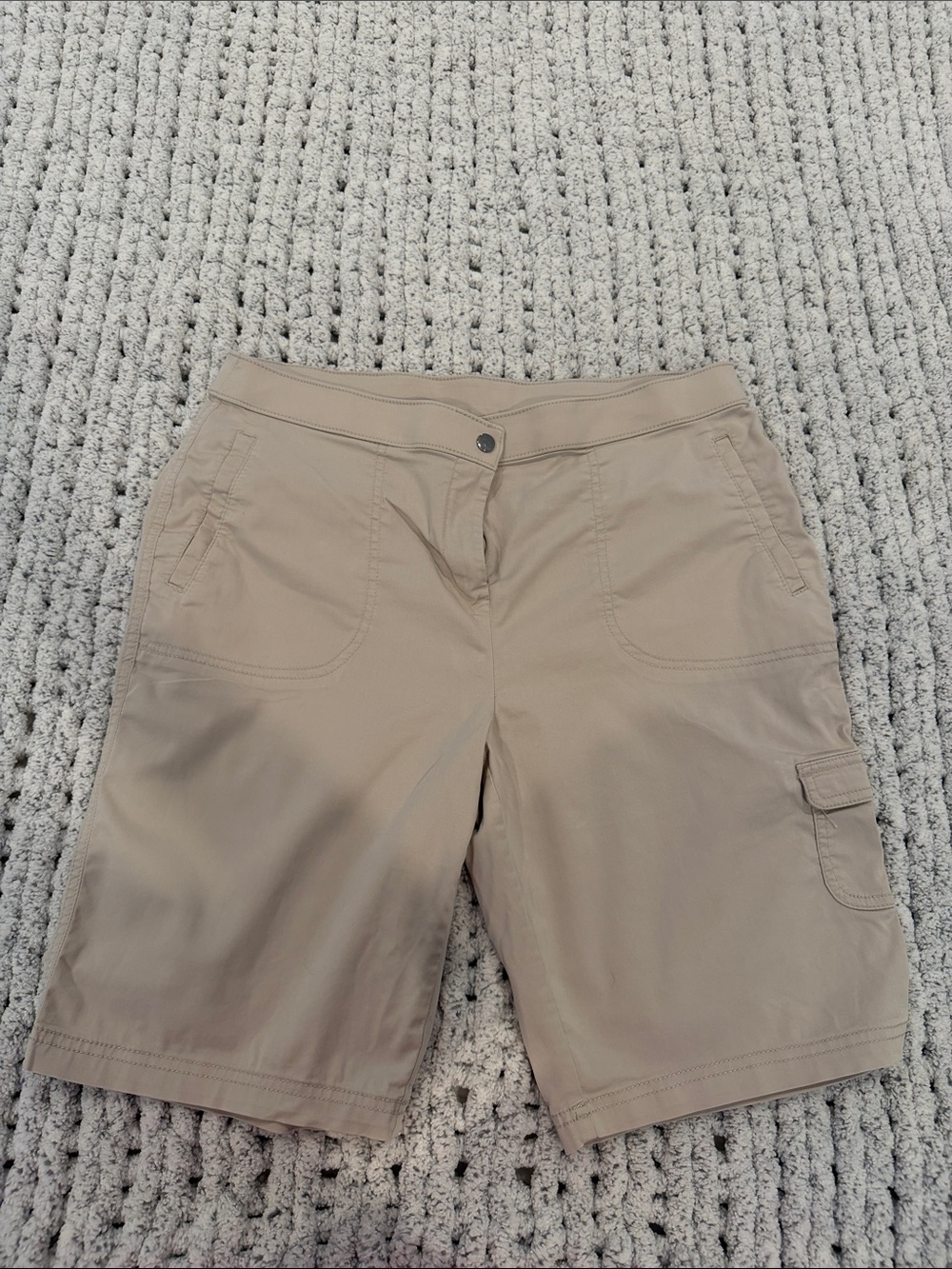 Zenergy Chico’s Women's Khaki Cargo Shorts - Size 2 US 12 Cream